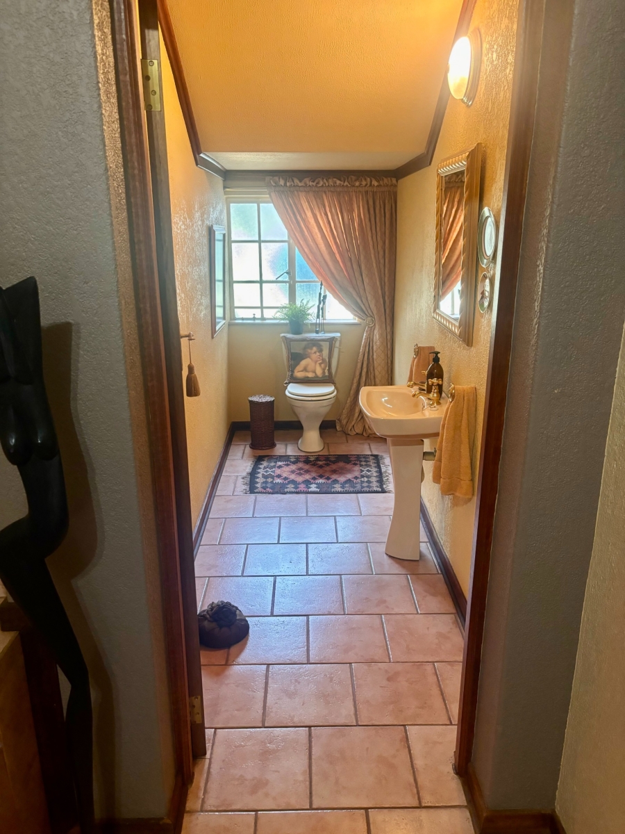 5 Bedroom Property for Sale in Wilkoppies North West